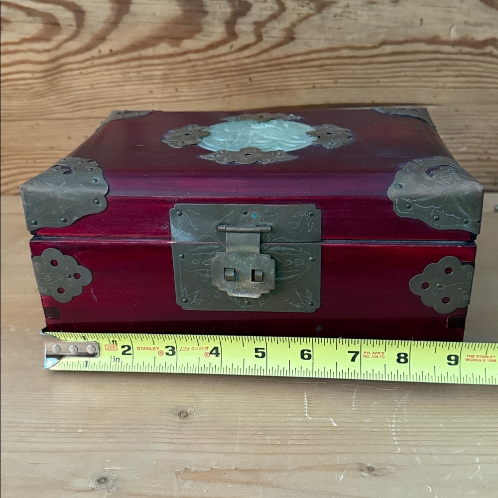 Vintage Chinese Rosewood Jewelry Box w/ Carved Jade Medallion & Brass Trim - Picture 11 of 14